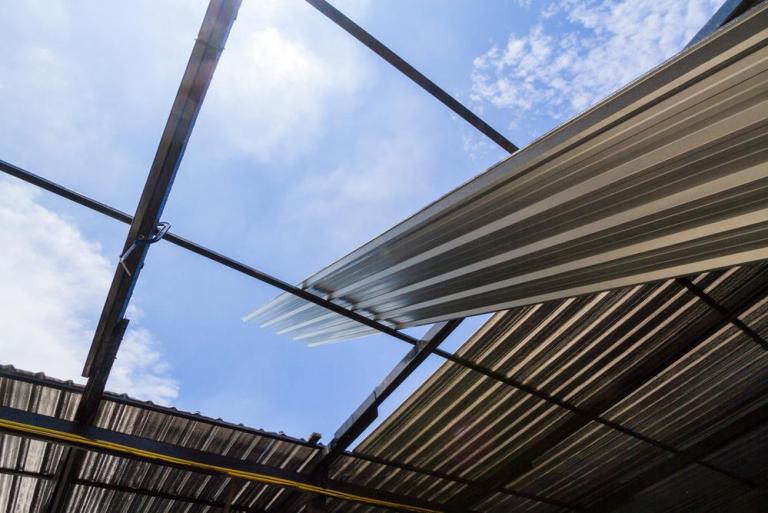 Panneau sandwich pour toiture : isolation et performance thermique